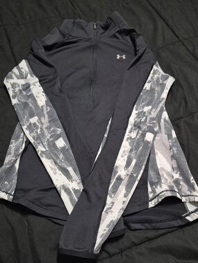 Under Armour Black Half-Zip Pullover with Gray/White Patterned Sleeves